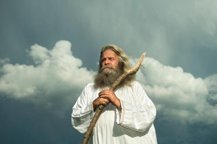 God calls Moses to use his staff